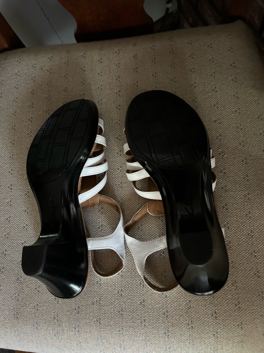 Clarks White Leather Sandals Size 8M - Picture 6 of 7